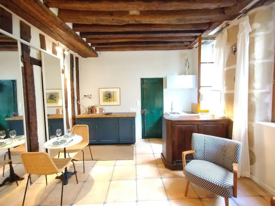 Cozy Marais Apartment